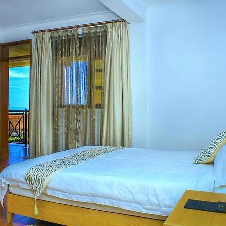 Rosemary Courts Bed And Breakfast Entebbe Extérieur photo
