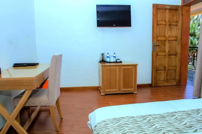 Rosemary Courts Bed And Breakfast Entebbe Extérieur photo