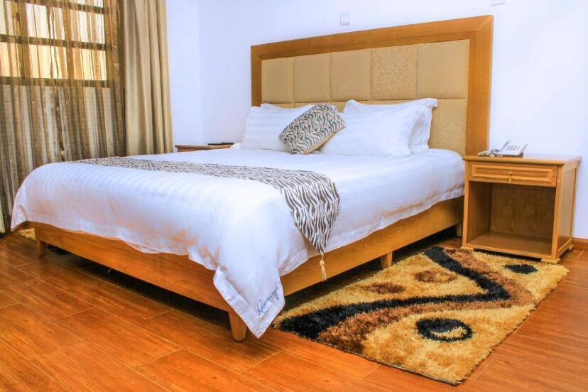 Rosemary Courts Bed And Breakfast Entebbe Extérieur photo