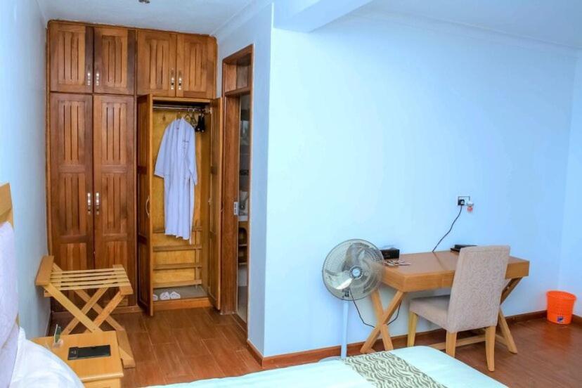 Rosemary Courts Bed And Breakfast Entebbe Extérieur photo