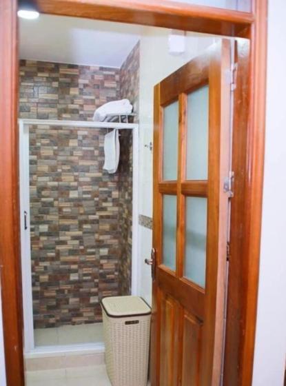 Rosemary Courts Bed And Breakfast Entebbe Extérieur photo